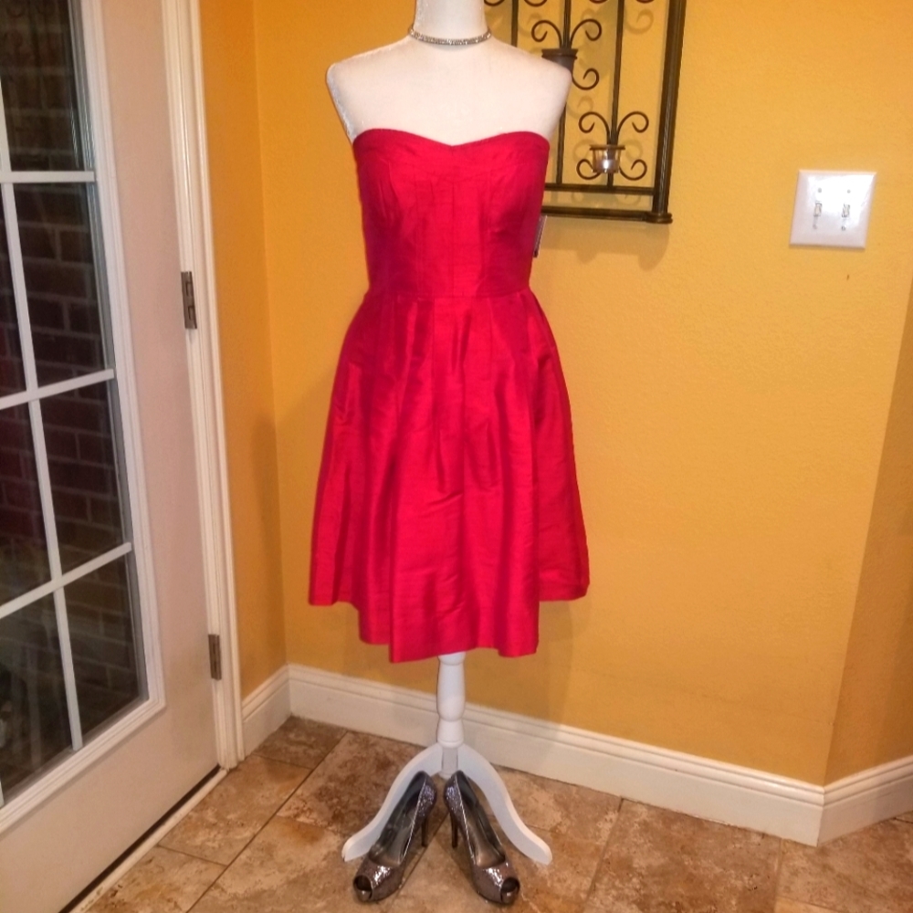 HP 🥳🥳 NWT Donna Morgan Silk Dress